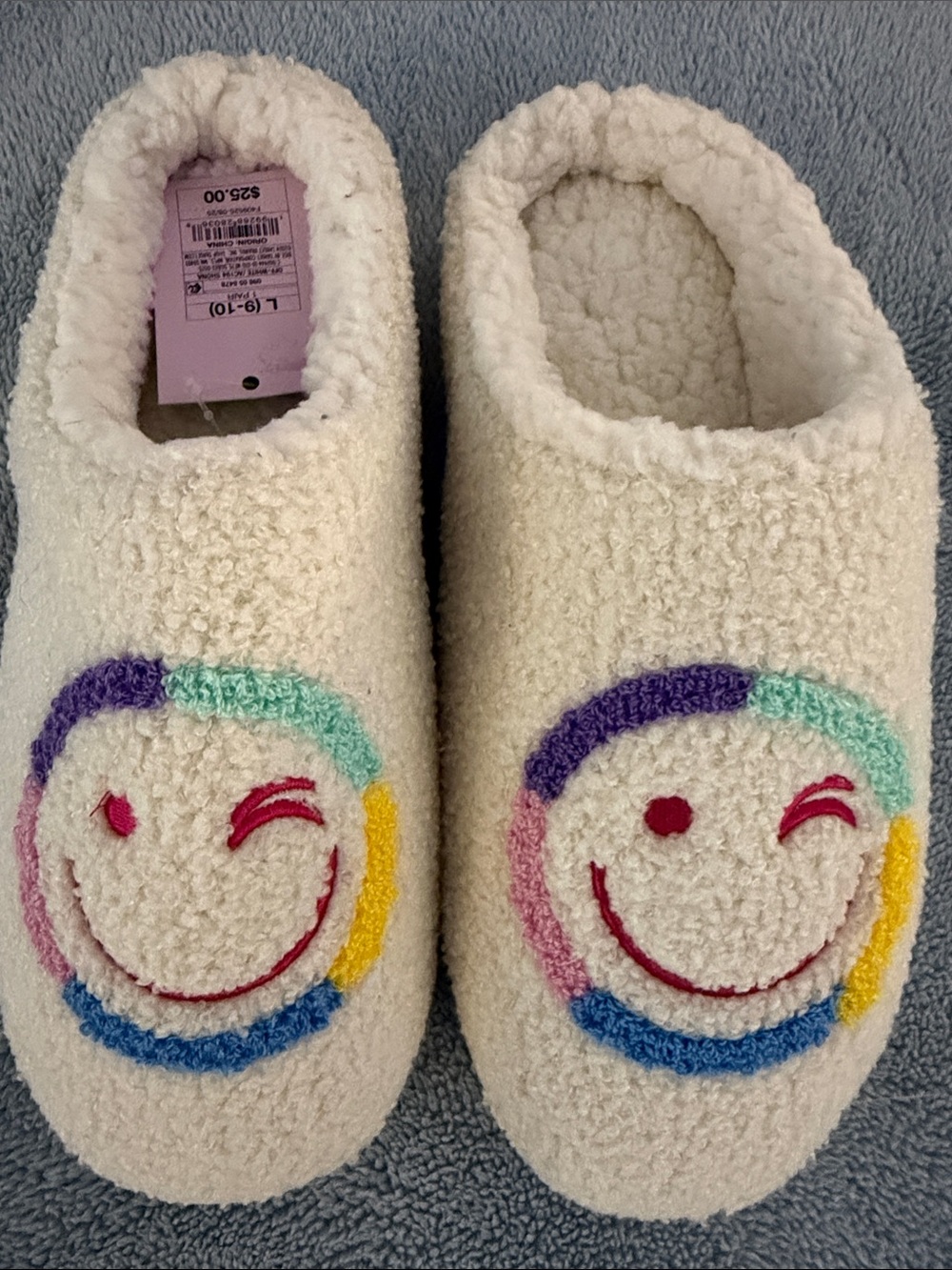 Wild Fable Cozy Cream Smiley Slippers- NWT-Size L(9-10)